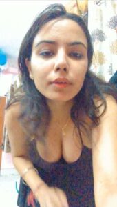 super hot desi girl nude posing for boyfriend