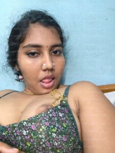 tharki indian gf showing hairy pussy nude 001