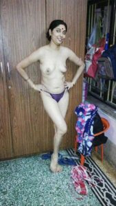 young indian wife exposing naked body 010